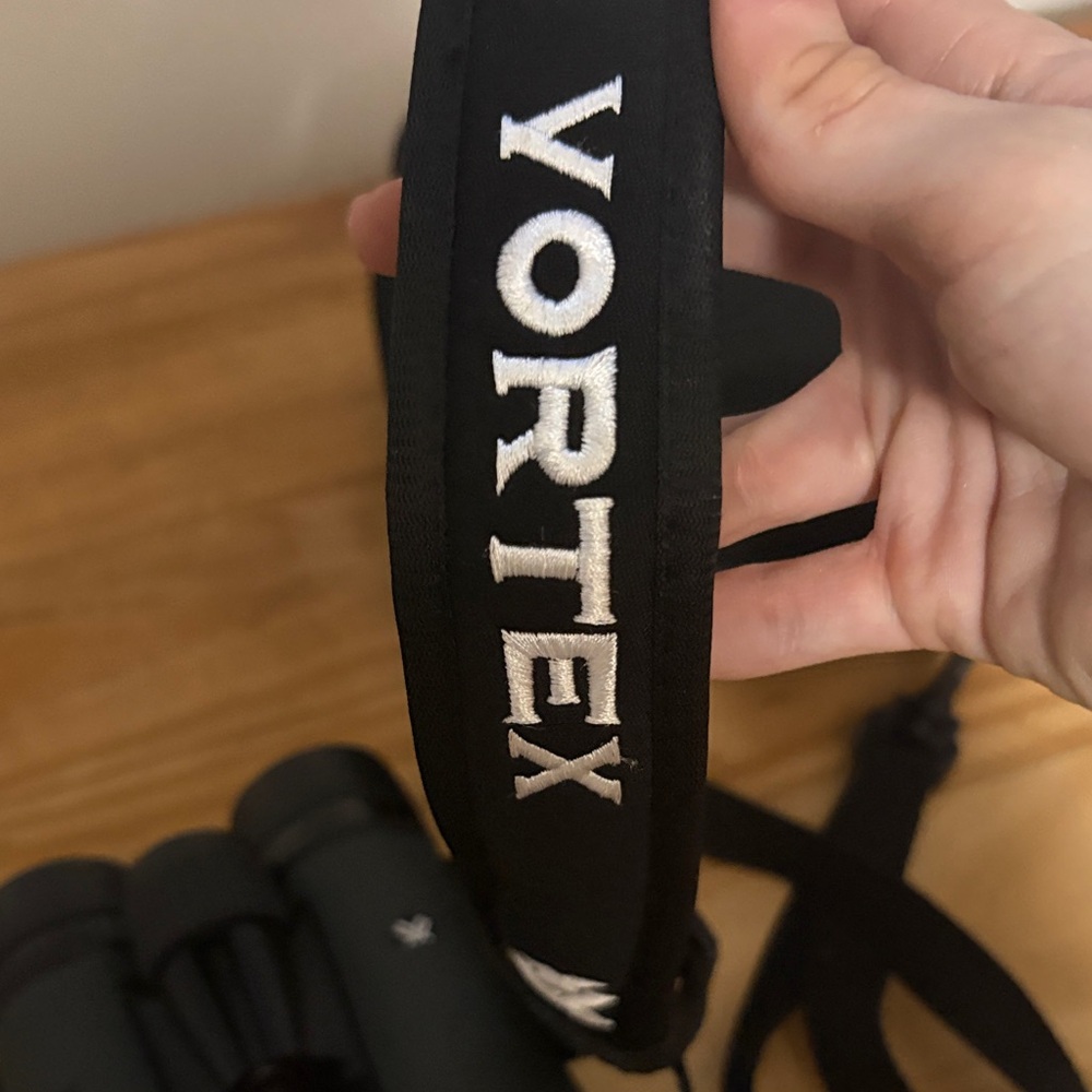 Binoculars Vortex - image 4